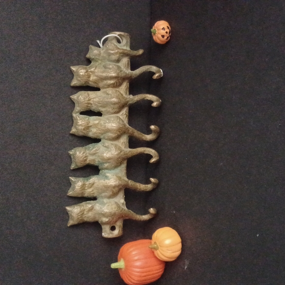 Other - Vintage brass cat tails wall hanger (hook)